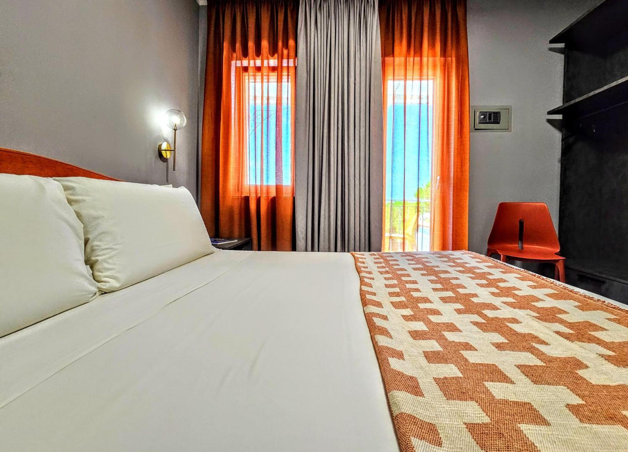 A Casa Di Alessandra - Rooms Castellabate Bagian luar foto
